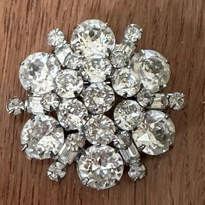 WEISS Vintage Brooch Silver Clear‎ Rhinestones
1950's